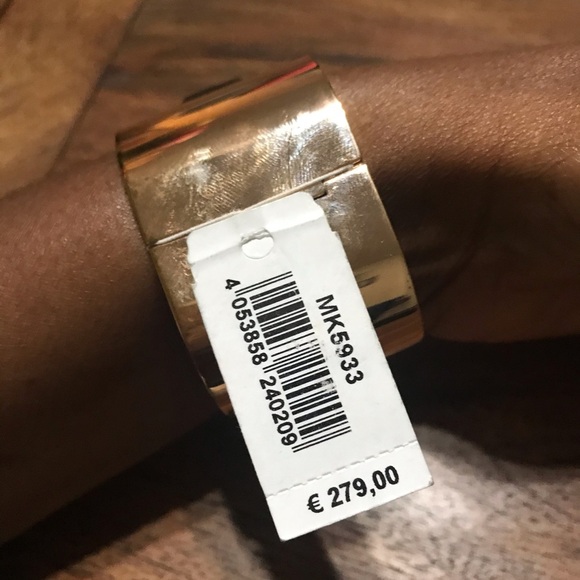 Michael Kors rose gold heavy bangle/bracelet - Picture 4 of 7